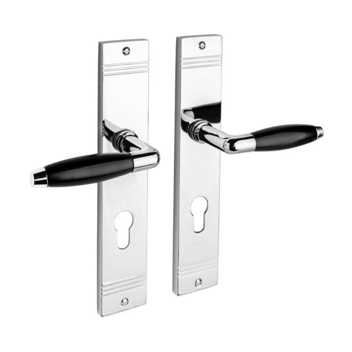 Klassiek geveerde deurklink op schild cilindergat 72mm glanzend nikkel