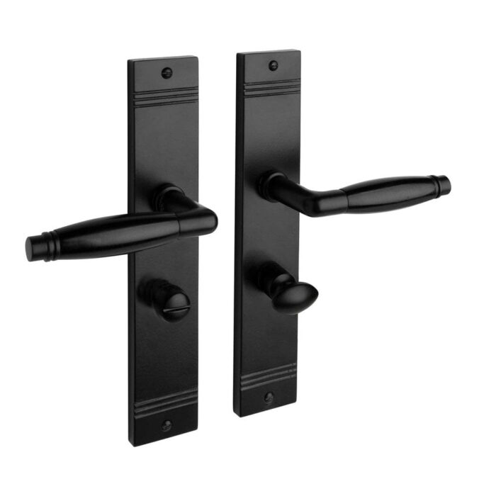 Klassieke deurklink geveerd mat zwart op schild met wc slot 63/8 mm