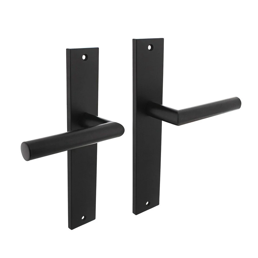 Deurklink Ferro geveerd met schild mat zwart