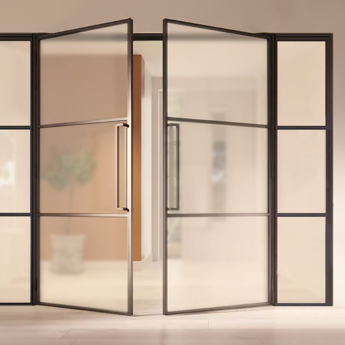 Dubbele stalen scharnierdeur met zijlichten Slimline mat glas maatwerk